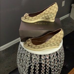 Authentic Vintage Exclusive Gucci Wedges!!